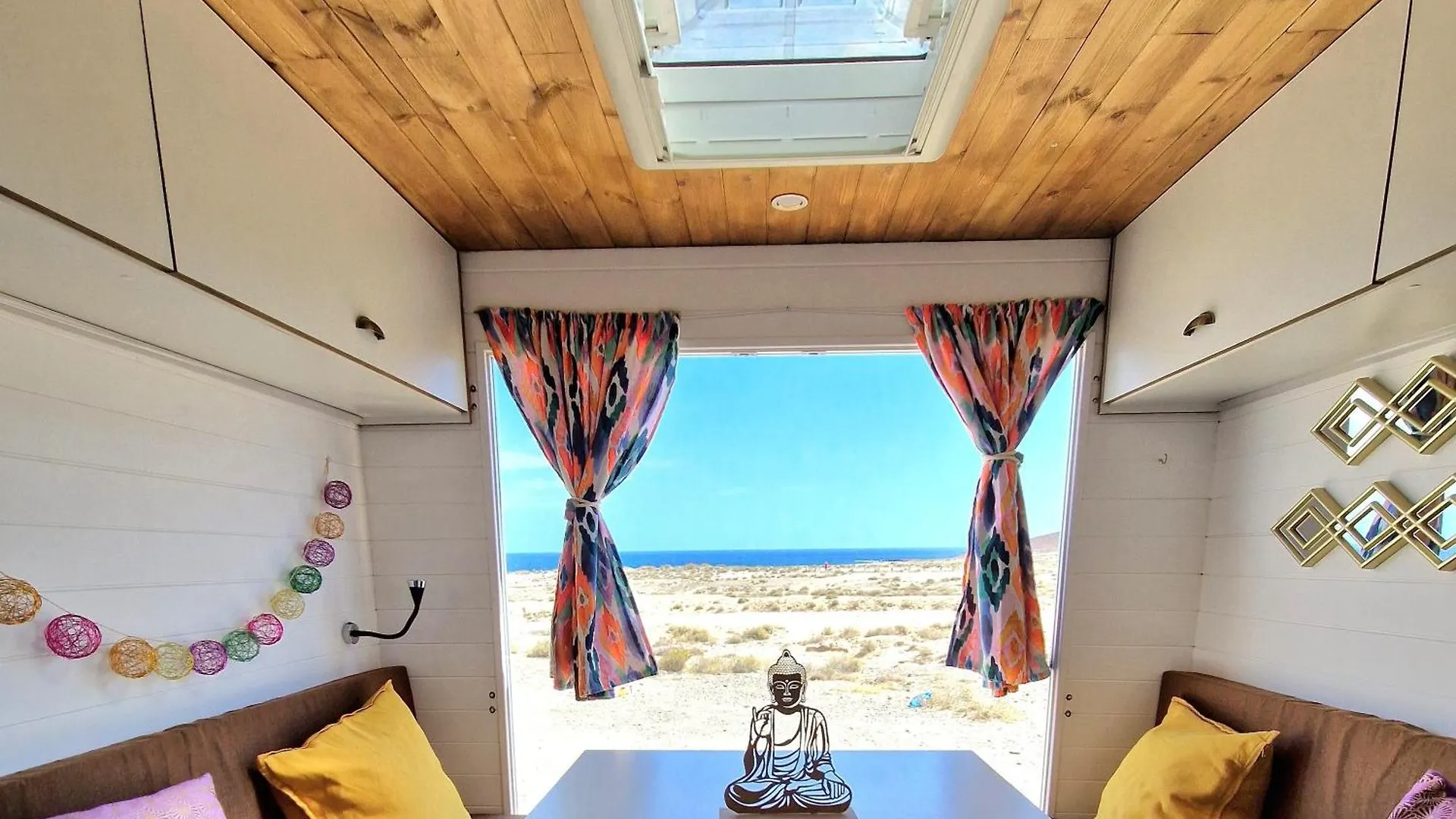 Static Camper In Front Of The Sea Hotell El Médano Spanien